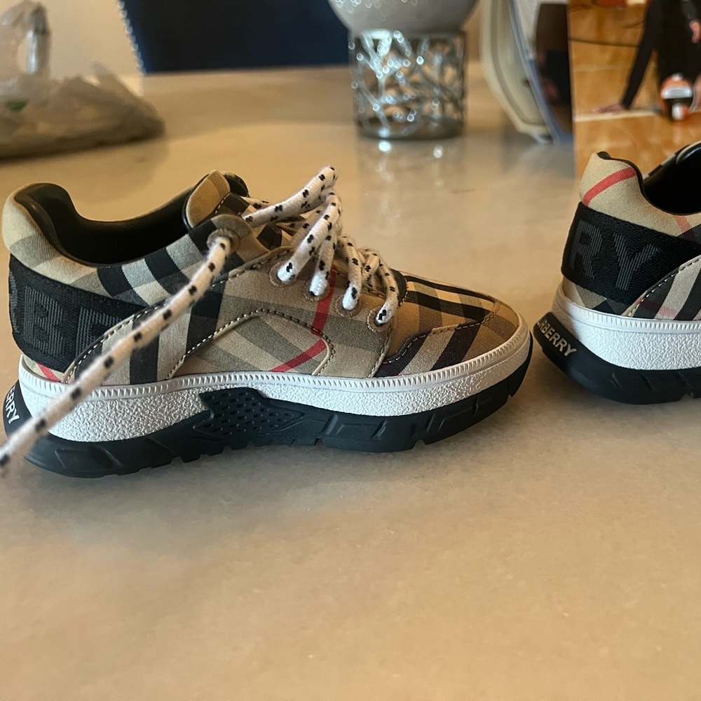 Authentic Burberry shoes size 7c Toddlers.No box No dust bag. Worn only twice.